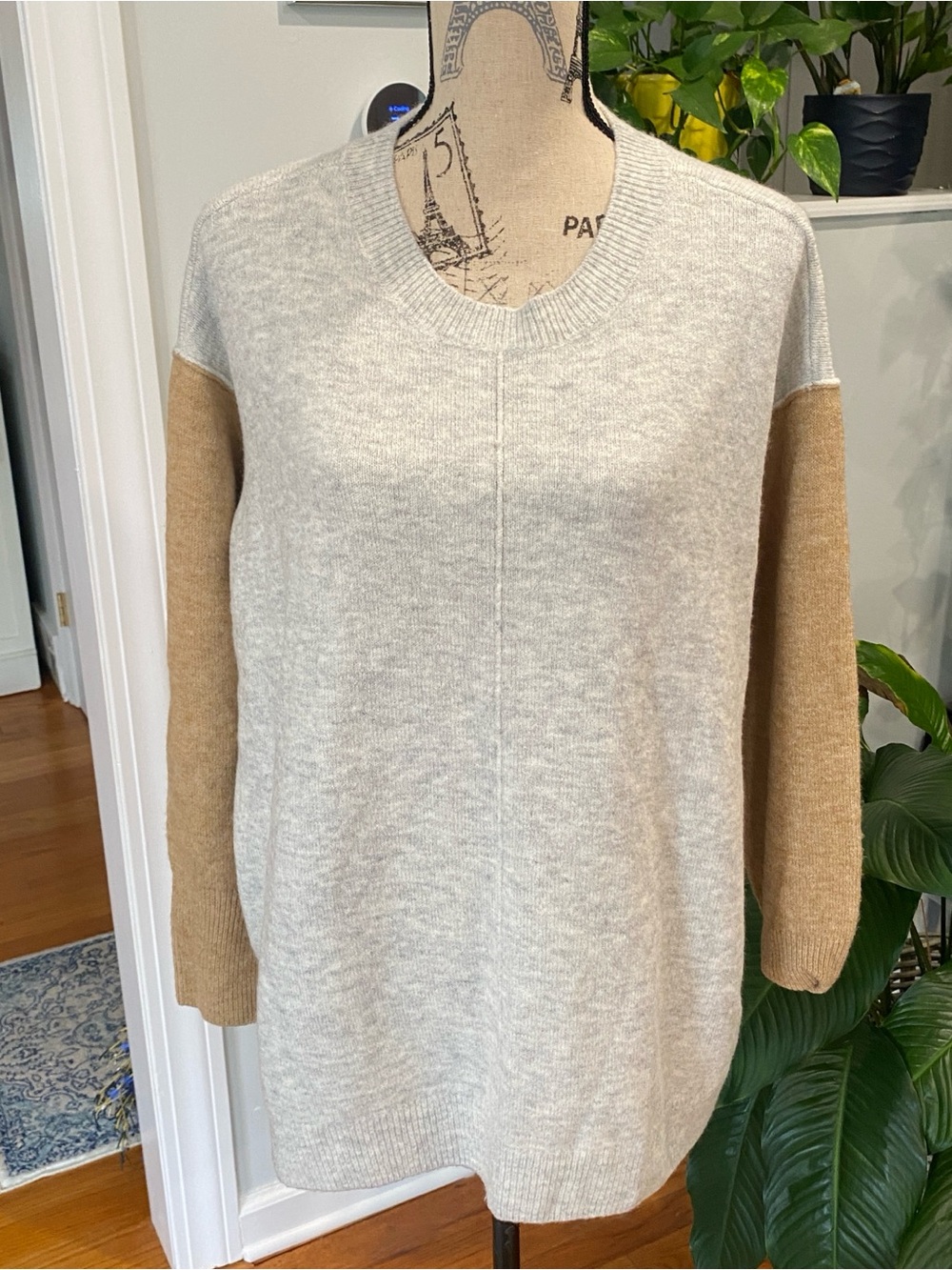 Vince Camuto XL Two-Tone Crewneck Sweater Light Gray and Beige Relaxed Neutral